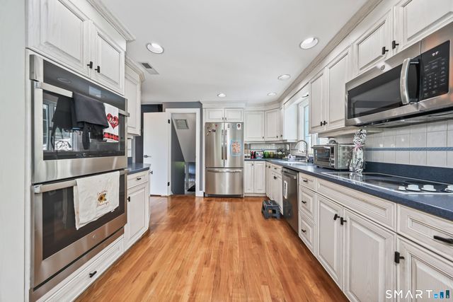 2 Northwood Drive, Middlebury, CT 06762