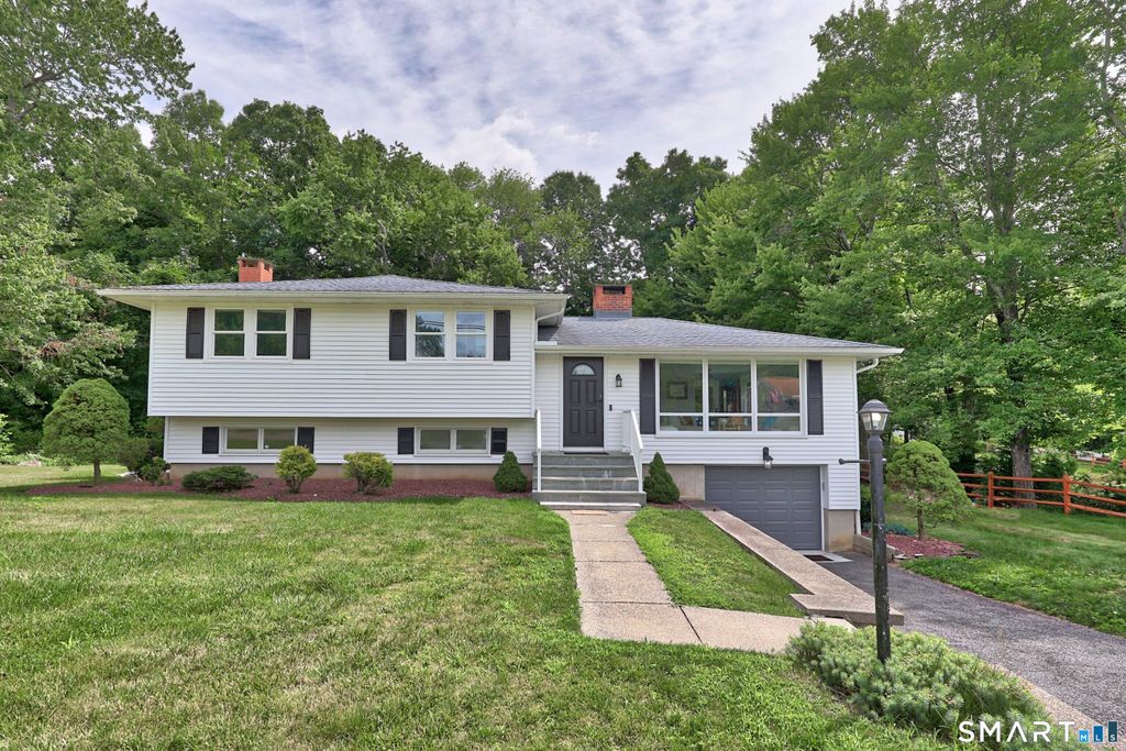 2 Northwood Drive, Middlebury, CT 06762