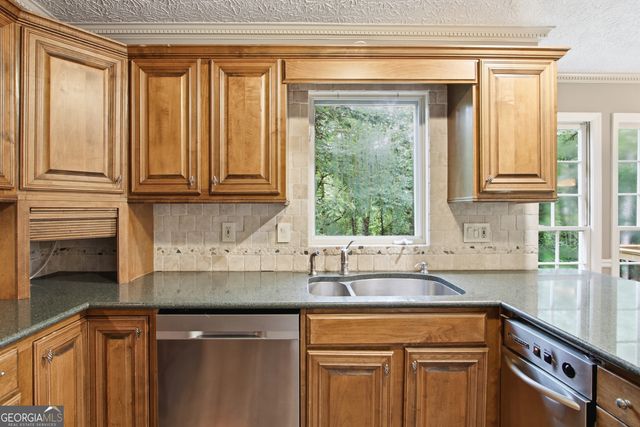 4822 Thornwood Drive NW, Acworth, GA 30102