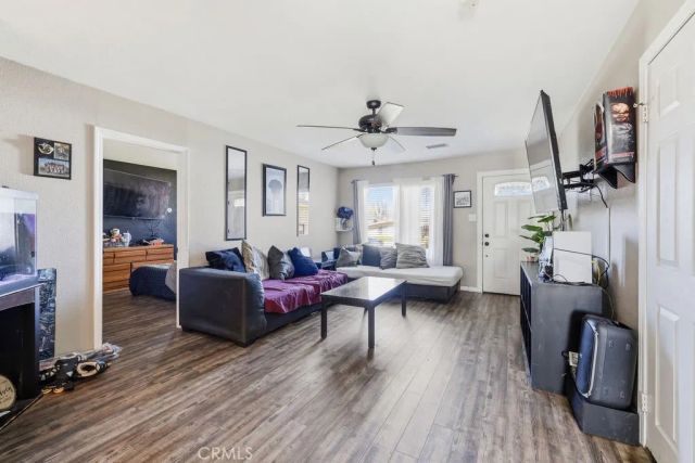 1020 W Avenue J6, Lancaster, CA 93534