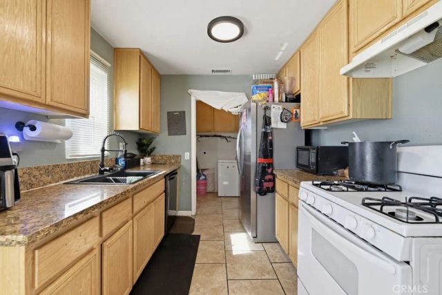 1020 W Avenue J6, Lancaster, CA 93534