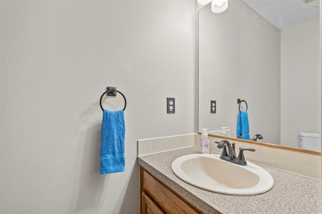 8024 Cobblestone Road, Urbandale, IA 50322