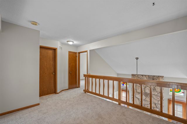 8024 Cobblestone Road, Urbandale, IA 50322