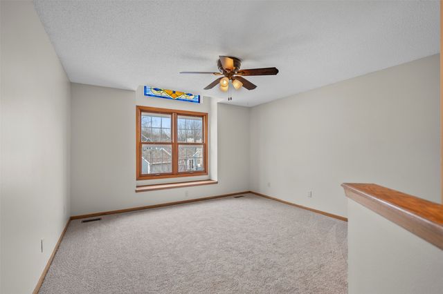 8024 Cobblestone Road, Urbandale, IA 50322