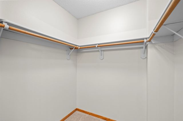 8024 Cobblestone Road, Urbandale, IA 50322