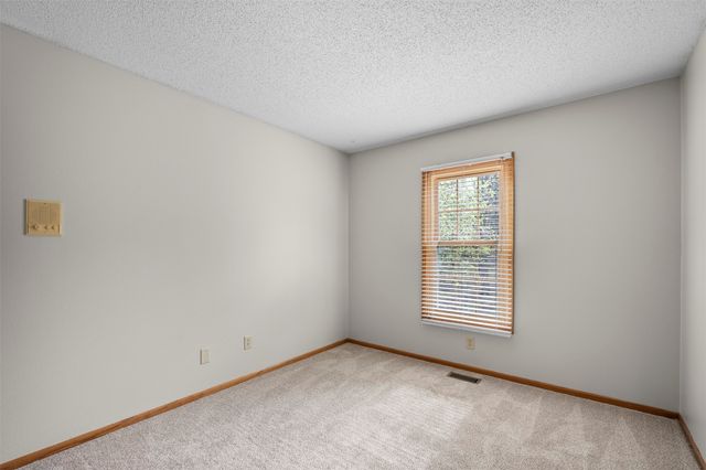 8024 Cobblestone Road, Urbandale, IA 50322