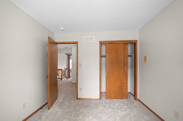 8024 Cobblestone Road, Urbandale, IA 50322