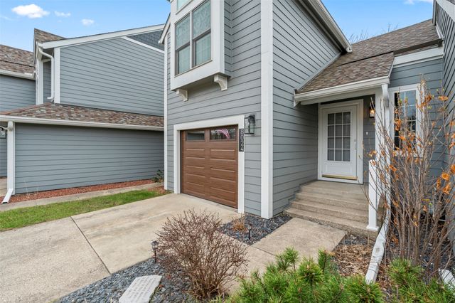 8024 Cobblestone Road, Urbandale, IA 50322