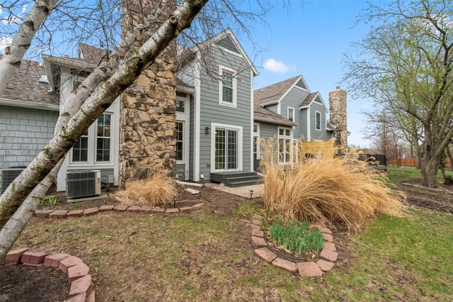 8024 Cobblestone Road, Urbandale, IA 50322