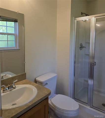 27611 Hidden Oaks Drive, Trenton, MI 48183