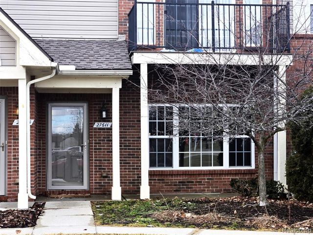 27611 Hidden Oaks Drive, Trenton, MI 48183