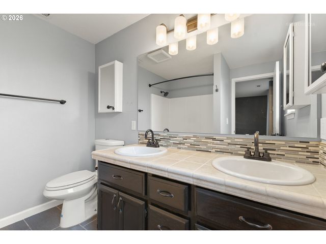 282 Ne LENOX St, Hillsboro, OR 97124