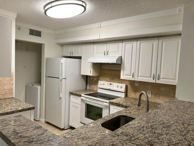 7872 SONOMA SPRINGS Circle 103, Lake Worth, FL 33463