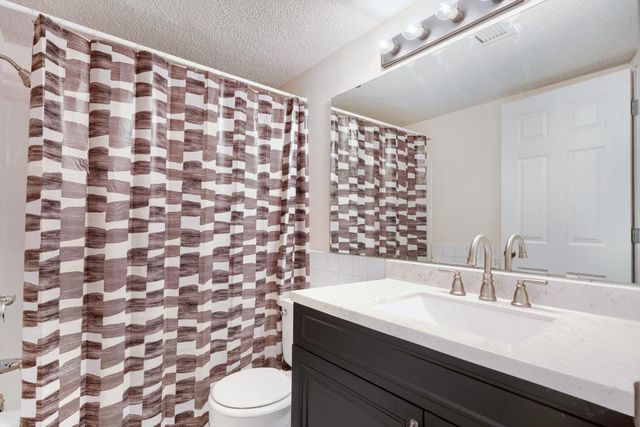 708 Old Settlers Trail 2, Hopkins, MN 55343