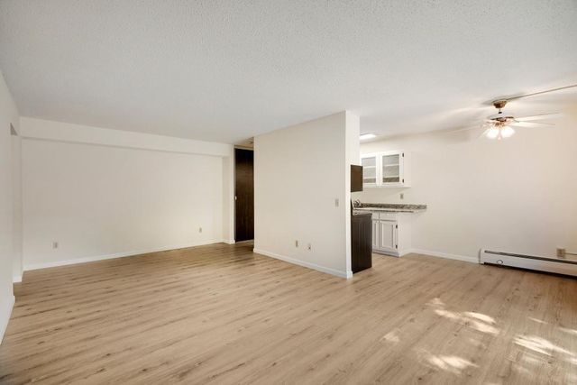 708 Old Settlers Trail 2, Hopkins, MN 55343