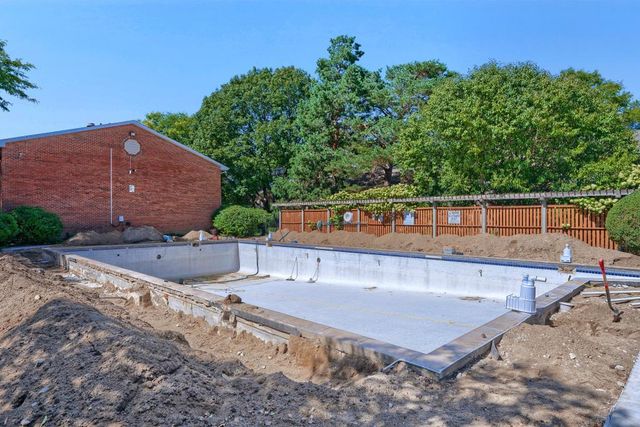 708 Old Settlers Trail 2, Hopkins, MN 55343