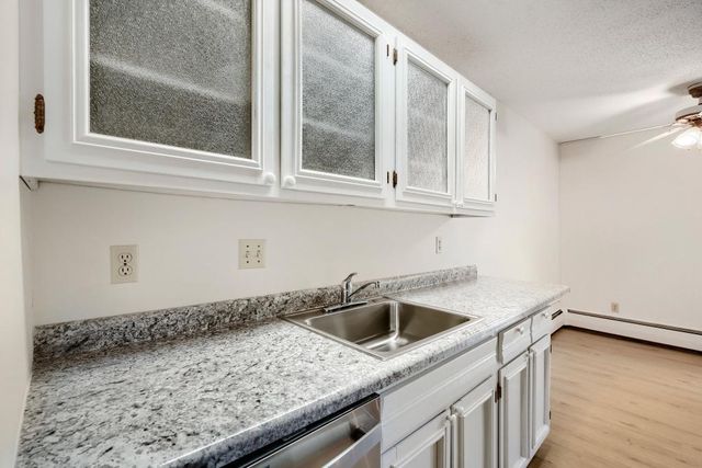 708 Old Settlers Trail 2, Hopkins, MN 55343