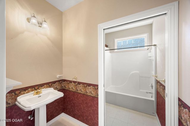 5478 E 14th Street, Joplin, MO 64801