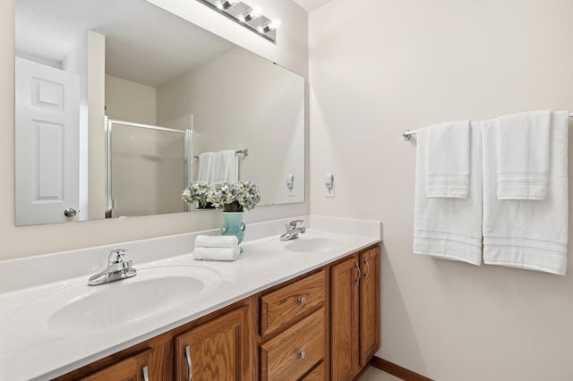 3420 N View Bay, Woodbury, MN 55125