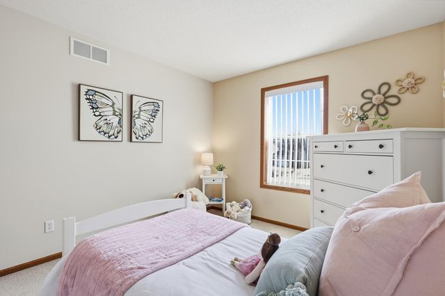 3420 N View Bay, Woodbury, MN 55125