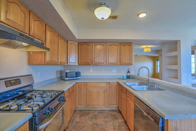 1708 Regency Park Road SE, Rio Rancho, NM 87124
