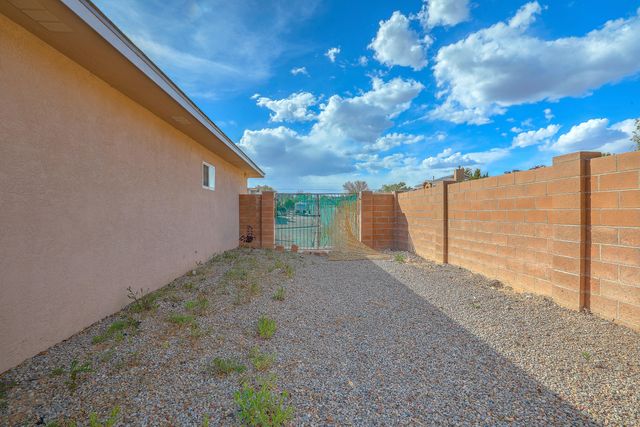 1708 Regency Park Road SE, Rio Rancho, NM 87124