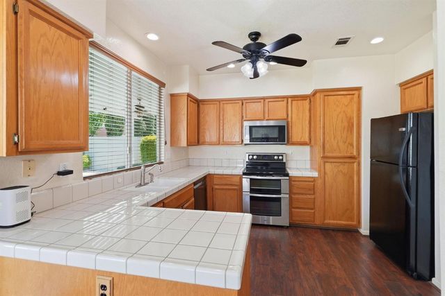 6895 Romanzo Way, Elk Grove, CA 95758