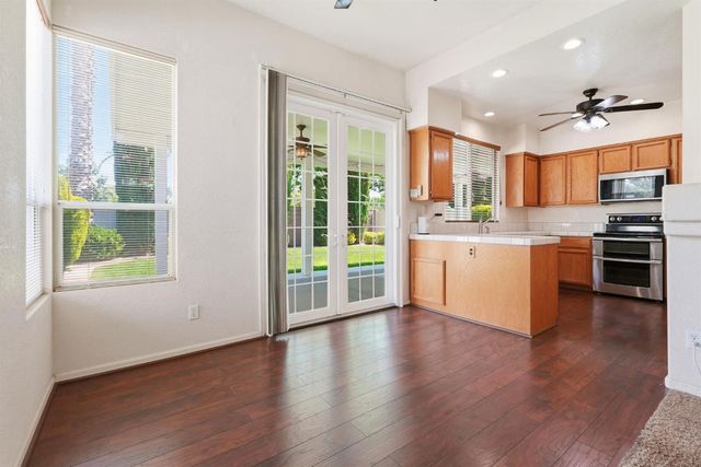 6895 Romanzo Way, Elk Grove, CA 95758