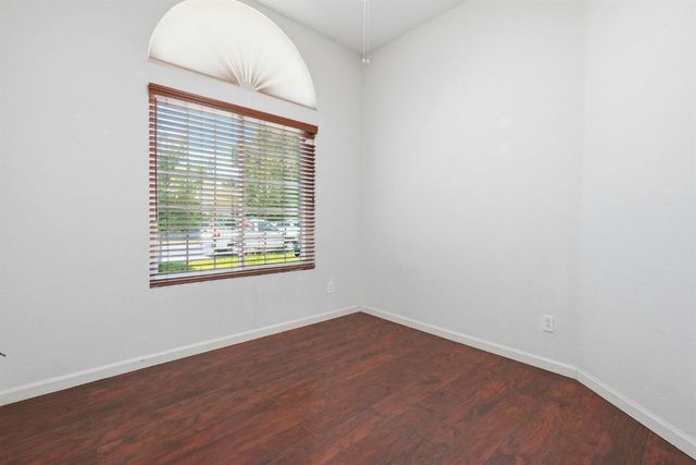 6895 Romanzo Way, Elk Grove, CA 95758