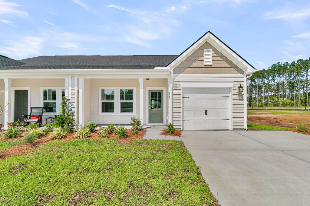 Image 1 of property listing at 1045 Dusk Drive, Summerville, SC 29486