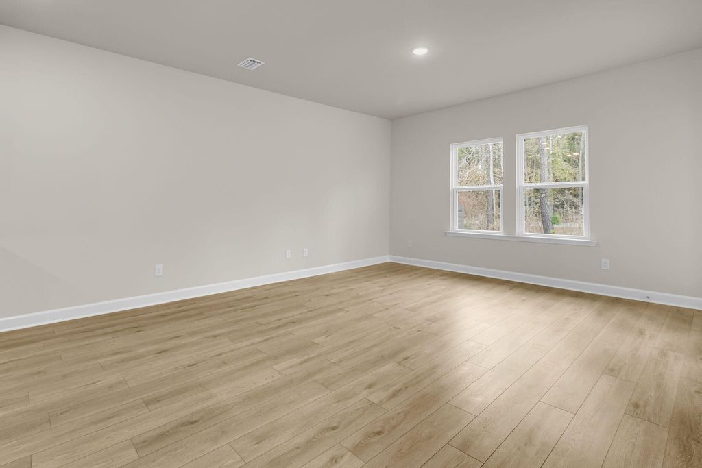 Image 13 of property listing at 1045 Dusk Drive, Summerville, SC 29486