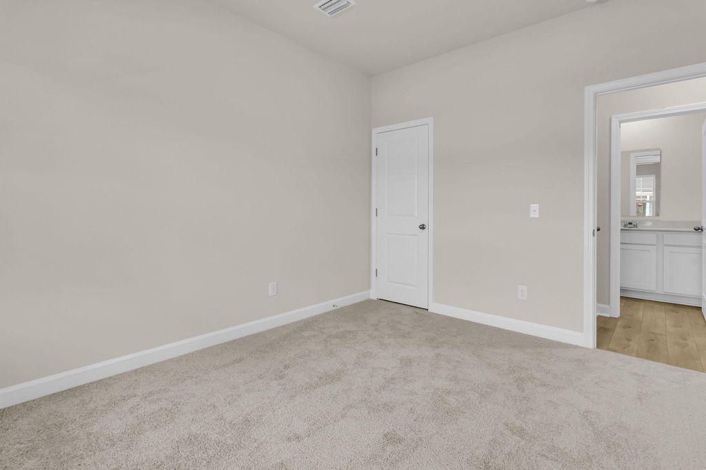 Image 16 of property listing at 1045 Dusk Drive, Summerville, SC 29486