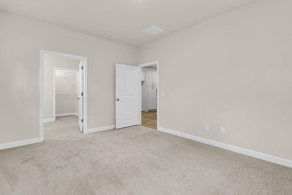 Image 19 of property listing at 1045 Dusk Drive, Summerville, SC 29486