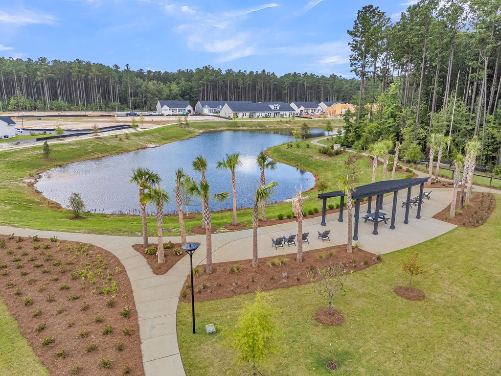 Image 33 of property listing at 1045 Dusk Drive, Summerville, SC 29486