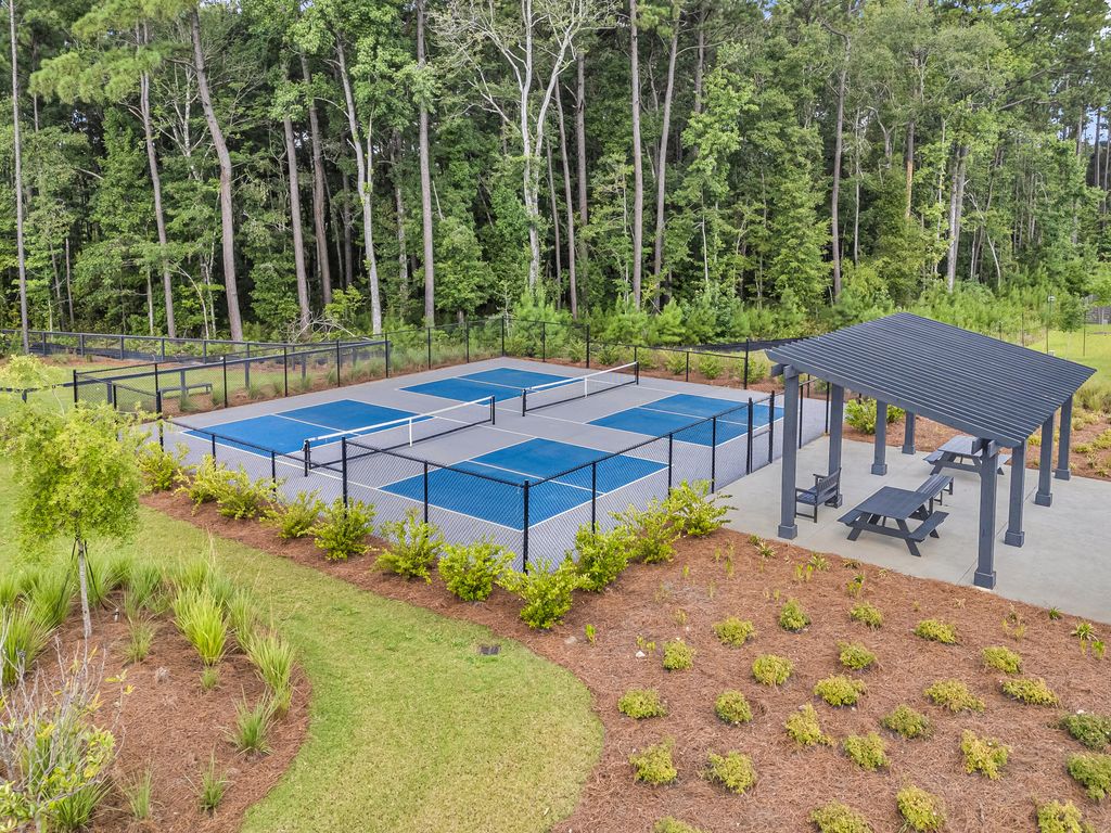 Image 34 of property listing at 1045 Dusk Drive, Summerville, SC 29486