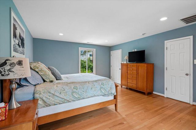 5117 WICKETT TER, Bethesda, MD 20814