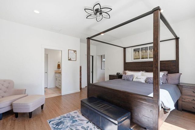 9513 W Floyd Dr, Cheney, WA 99004