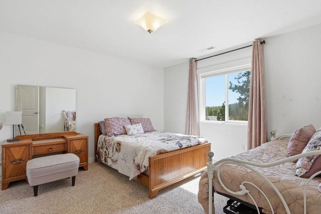 9513 W Floyd Dr, Cheney, WA 99004