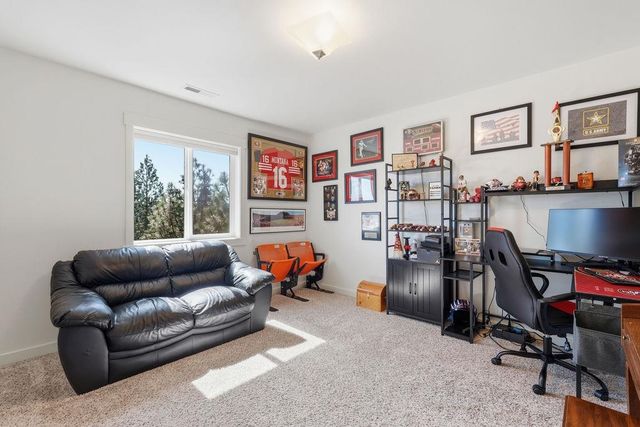 9513 W Floyd Dr, Cheney, WA 99004