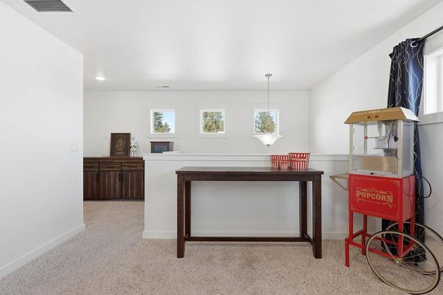 9513 W Floyd Dr, Cheney, WA 99004