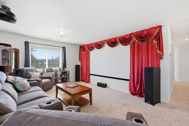 9513 W Floyd Dr, Cheney, WA 99004