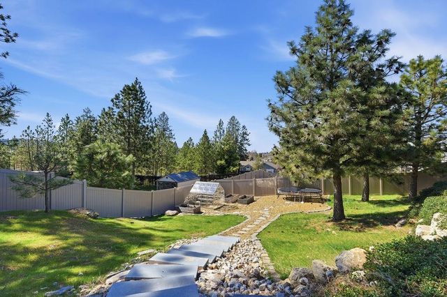 9513 W Floyd Dr, Cheney, WA 99004