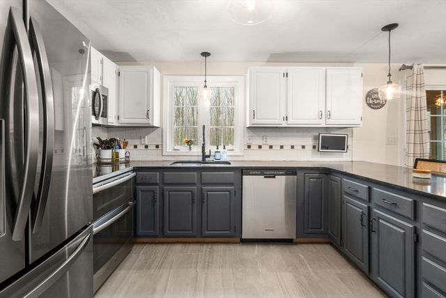 16 Brooke Haven Drive, Rutland, MA 01543