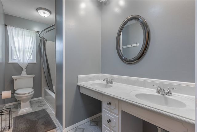 812 Twin Oaks Drive, Riverside, OH 45431