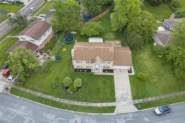 812 Twin Oaks Drive, Riverside, OH 45431