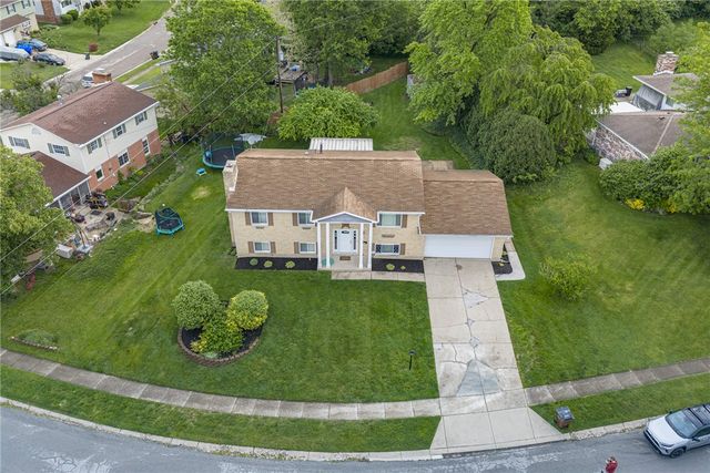 812 Twin Oaks Drive, Riverside, OH 45431