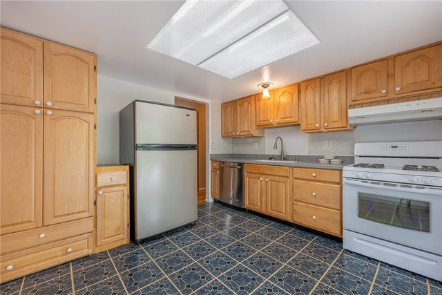 812 Twin Oaks Drive, Riverside, OH 45431