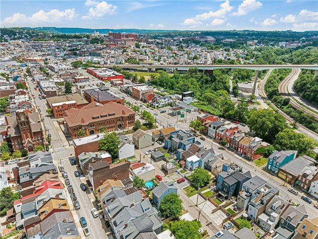 3936 Clement Way, Bloomfield, PA 15224