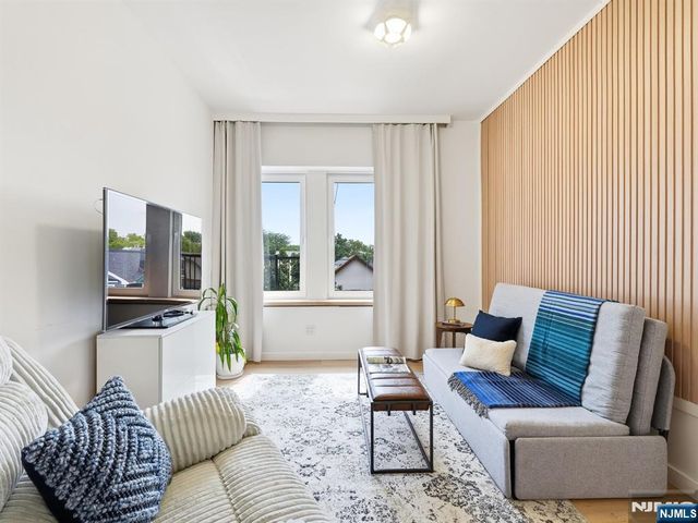 196 Pearsall Avenue 10, Jersey City, NJ 07305