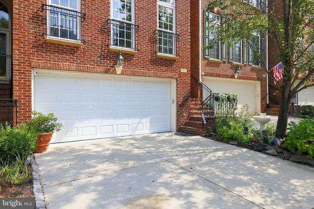 9205 POINT REPLETE DR, Fort Belvoir, VA 22060